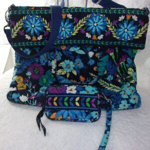 E-162 VERA BRADLEY MIDNIGHT BLUES TOTE BAG & WRISTLET